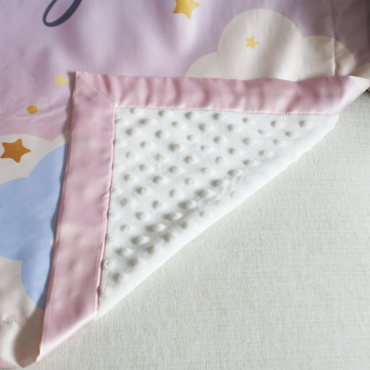 ผ้าห่ม ผ้าไหมเสปน ด้านหลังผ้า minky ขนาด 75x100cm - ลาย Moon - Blue Pink