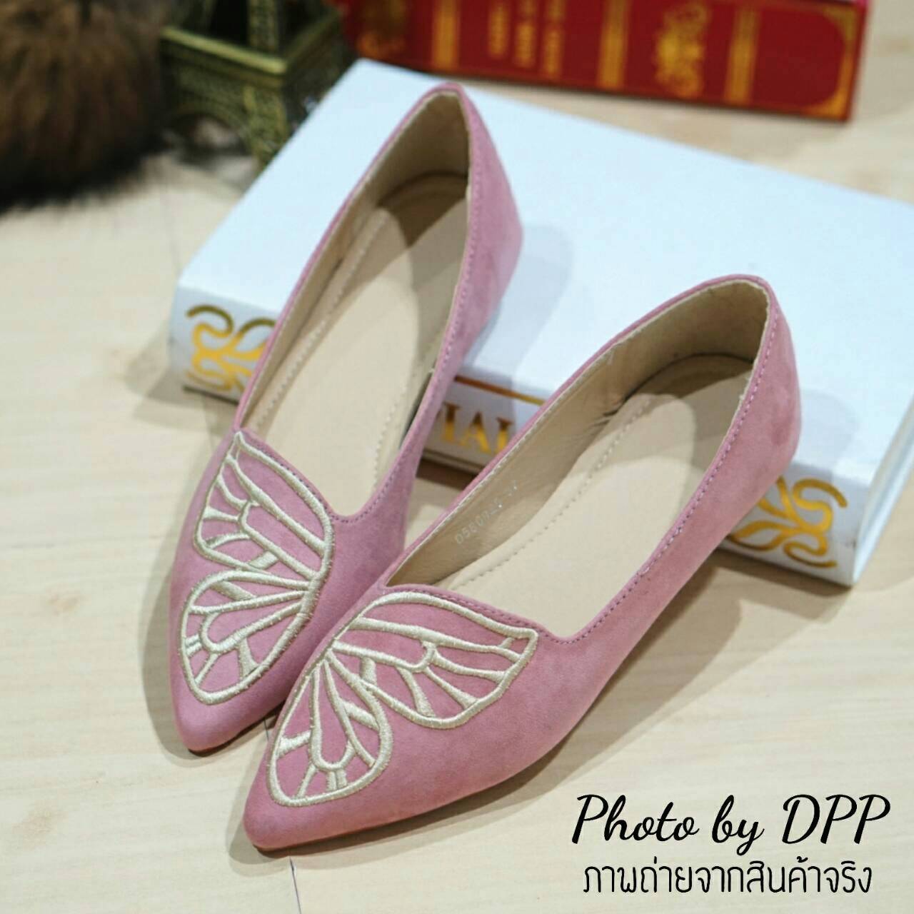 พร้อมส่ง : รองเท้าคัทชูปักลายผีเสื้อ (สีชมพู)