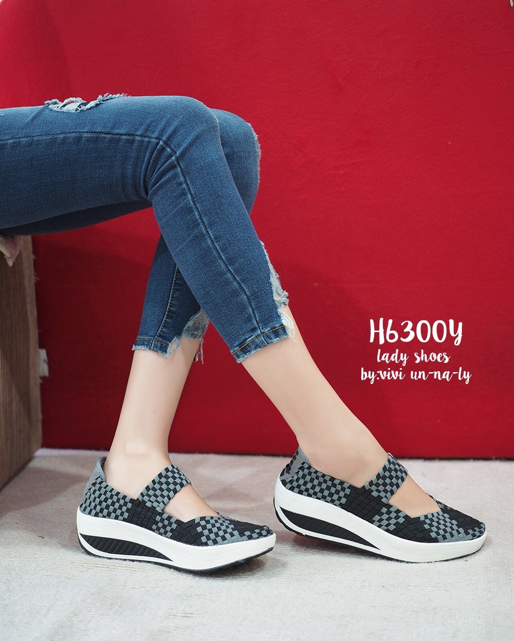 รองเท้าเพื่อสุขภาพเสริมส้นรุ่นสายคาด (สีดำ)