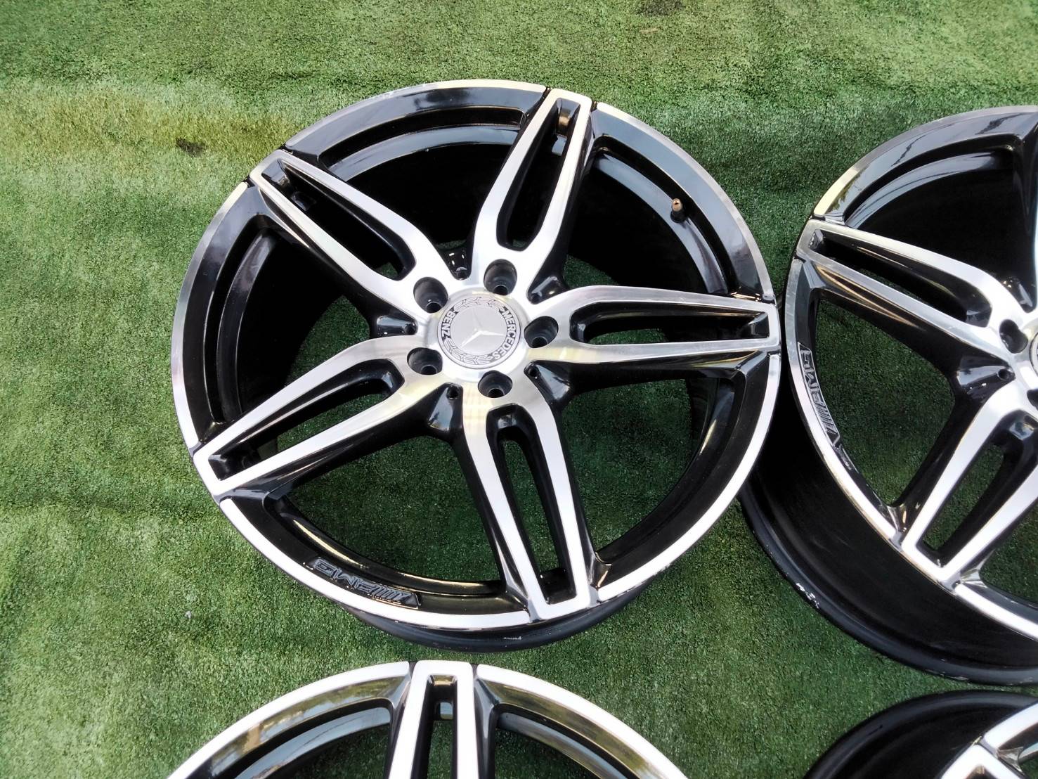 ล้อแท้ AMG 5-twin spoke (19 inch)