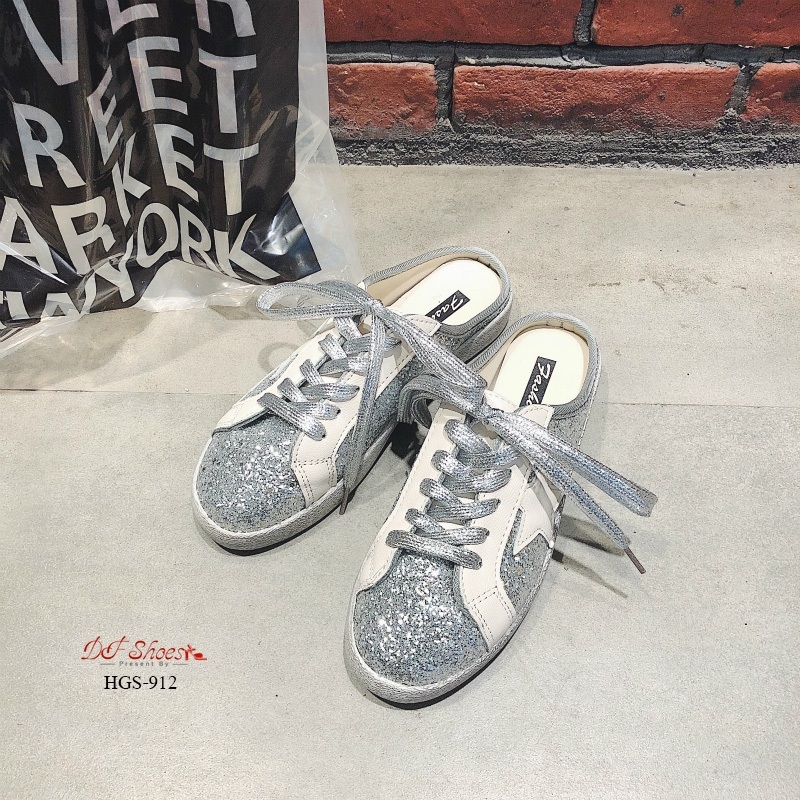 รองเท้าผ้าใบเปิดส้นกลิตเตอร์ลายดาว (สีดำ)