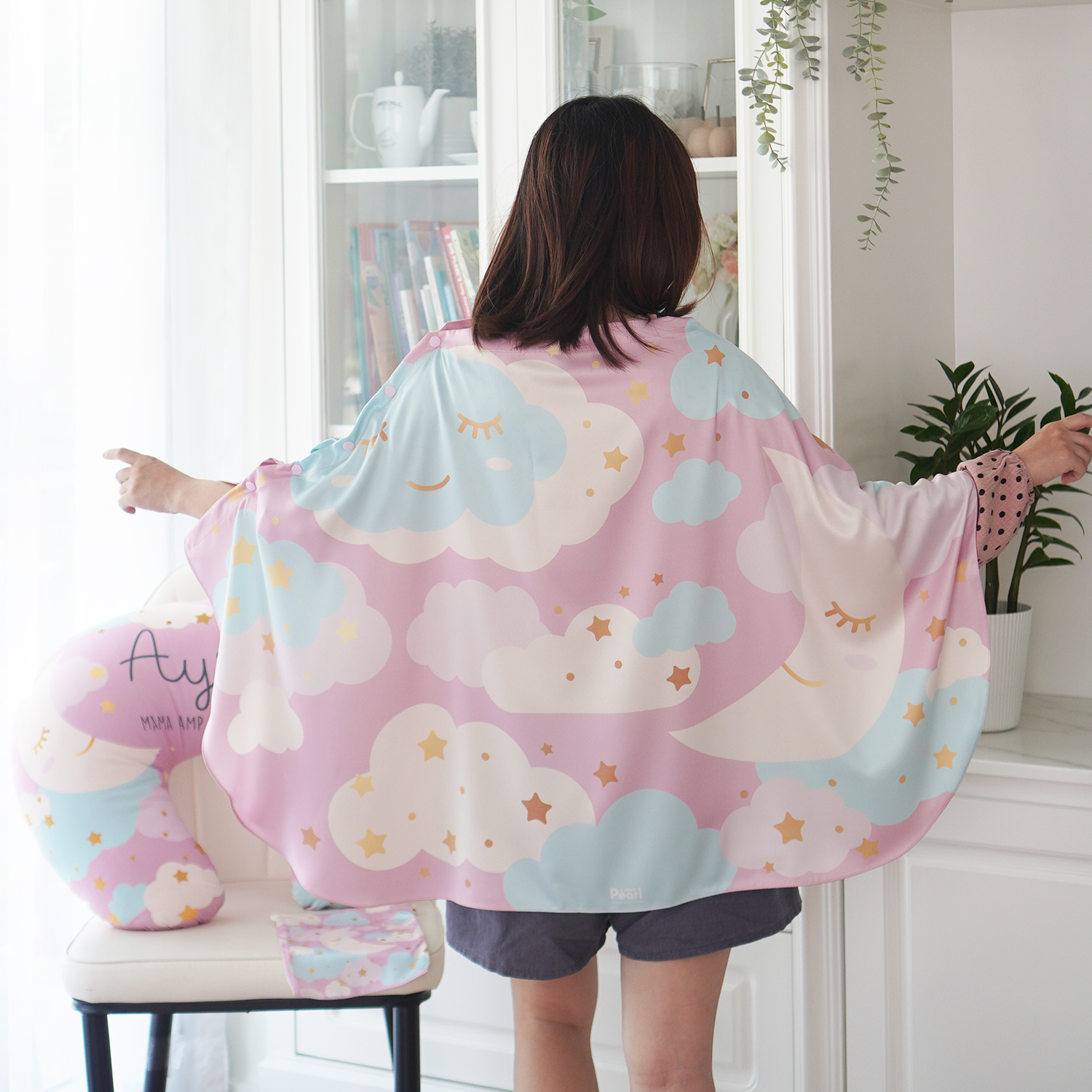 ชุดของขวัญเด็กแรกเกิด NP2 ผ้าคลุมให้นม + หมอนรองให้นม ลาย Moon - Pink