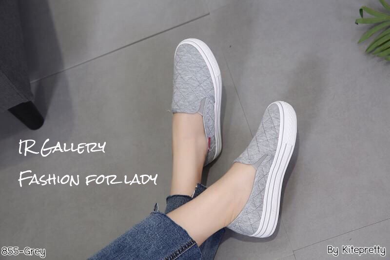 รองเท้าผ้าใบผ้านิ่มทรง Slip on (สีขาว)