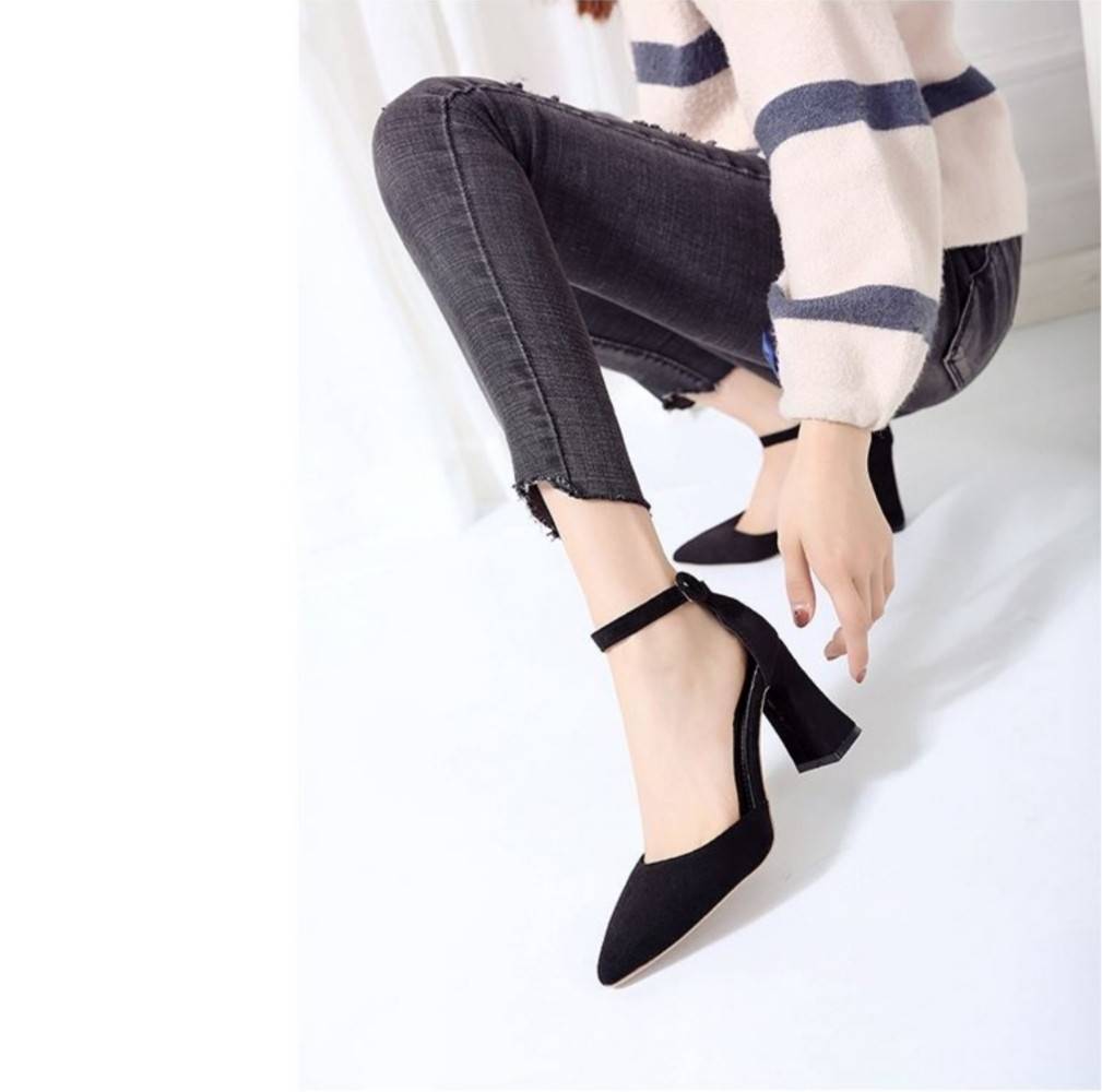 รองเท้าคัทชูส้นแท่งรัดข้อ