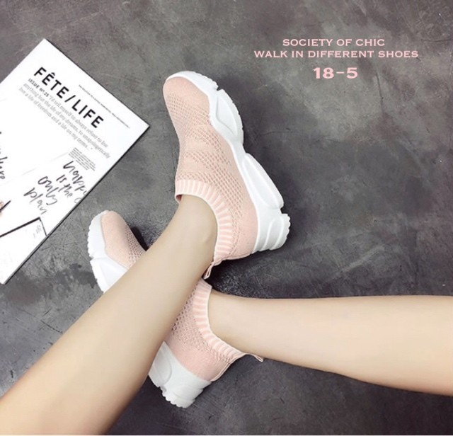 รองเท้าผ้าใบผ้ายืดทรงสวม (สีขาว)