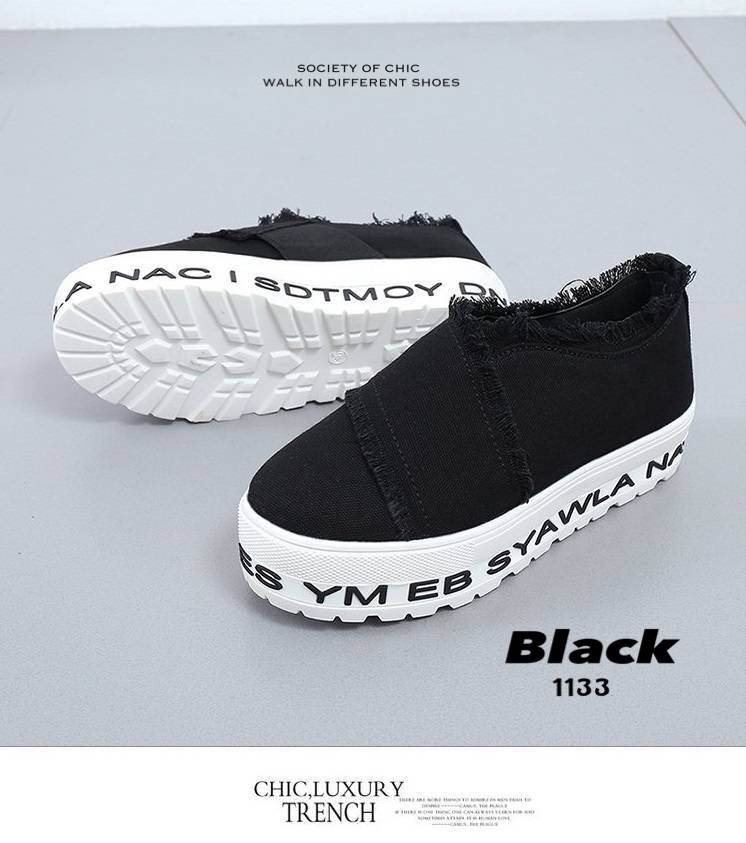 รองเท้าผ้าใบทรงslip onแต่งชาย (สีขาว)