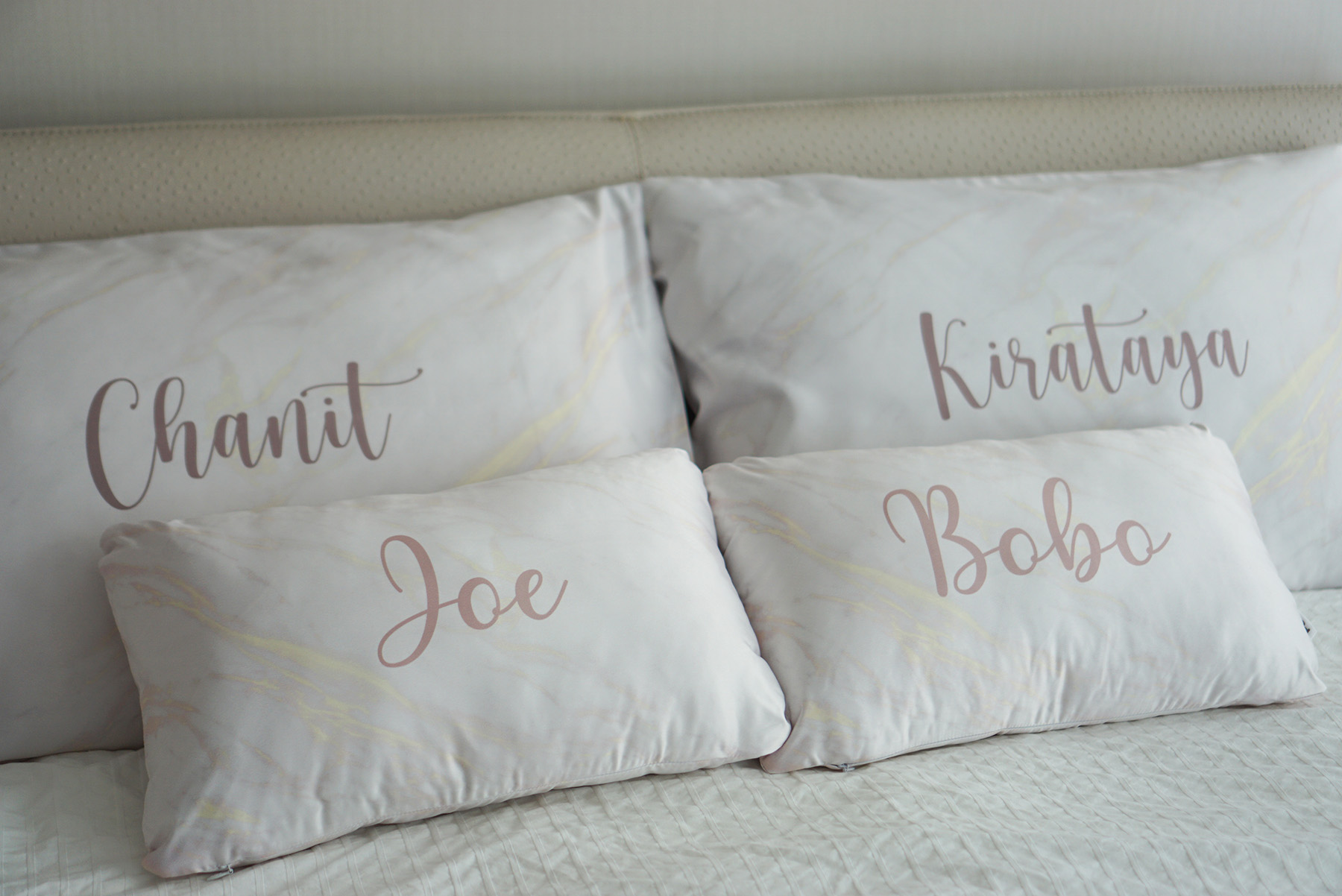 WD3 ชุดของขวัญแต่งงาน ปลอกหมอนคู่+หมอนอิง 2 ใบ ลาย Gold Marble - Font 29