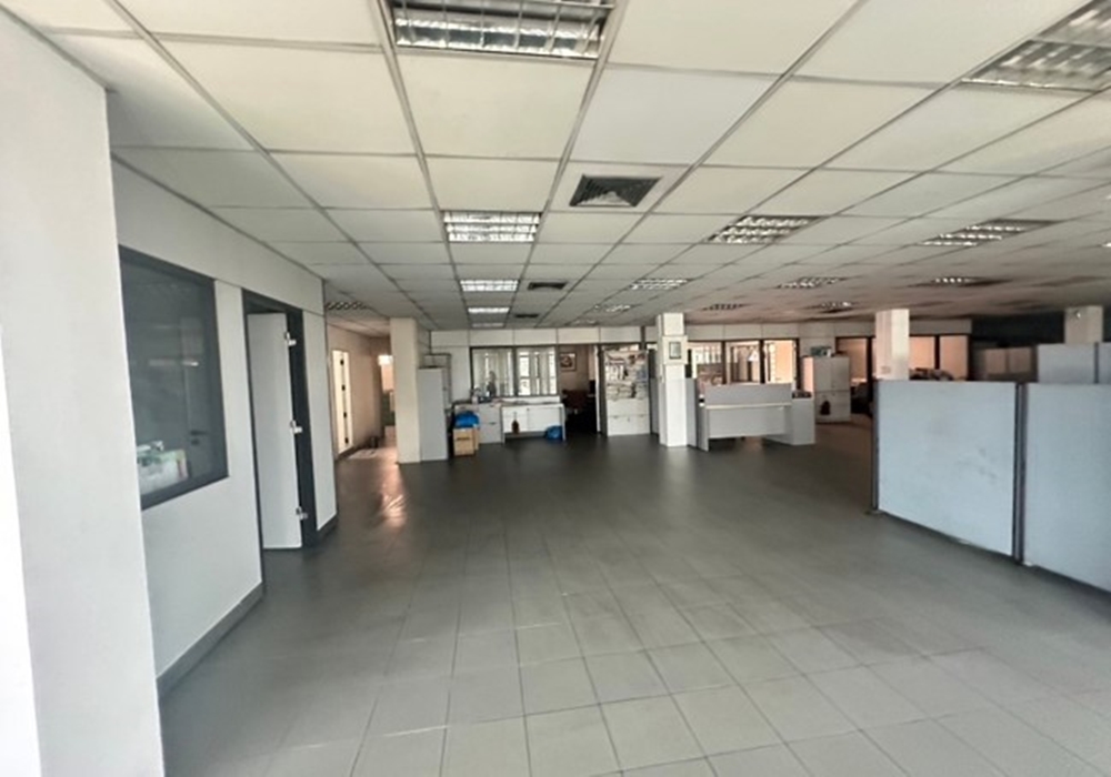 ให้เช่าโรงงานและโกดังคลังสินค้า พร้อมหอพักพนักงาน ติดถนนเพชรเกษม สามพราน จ.นครปฐม เหมาะเช่าเปิดกิจการได้ทันที