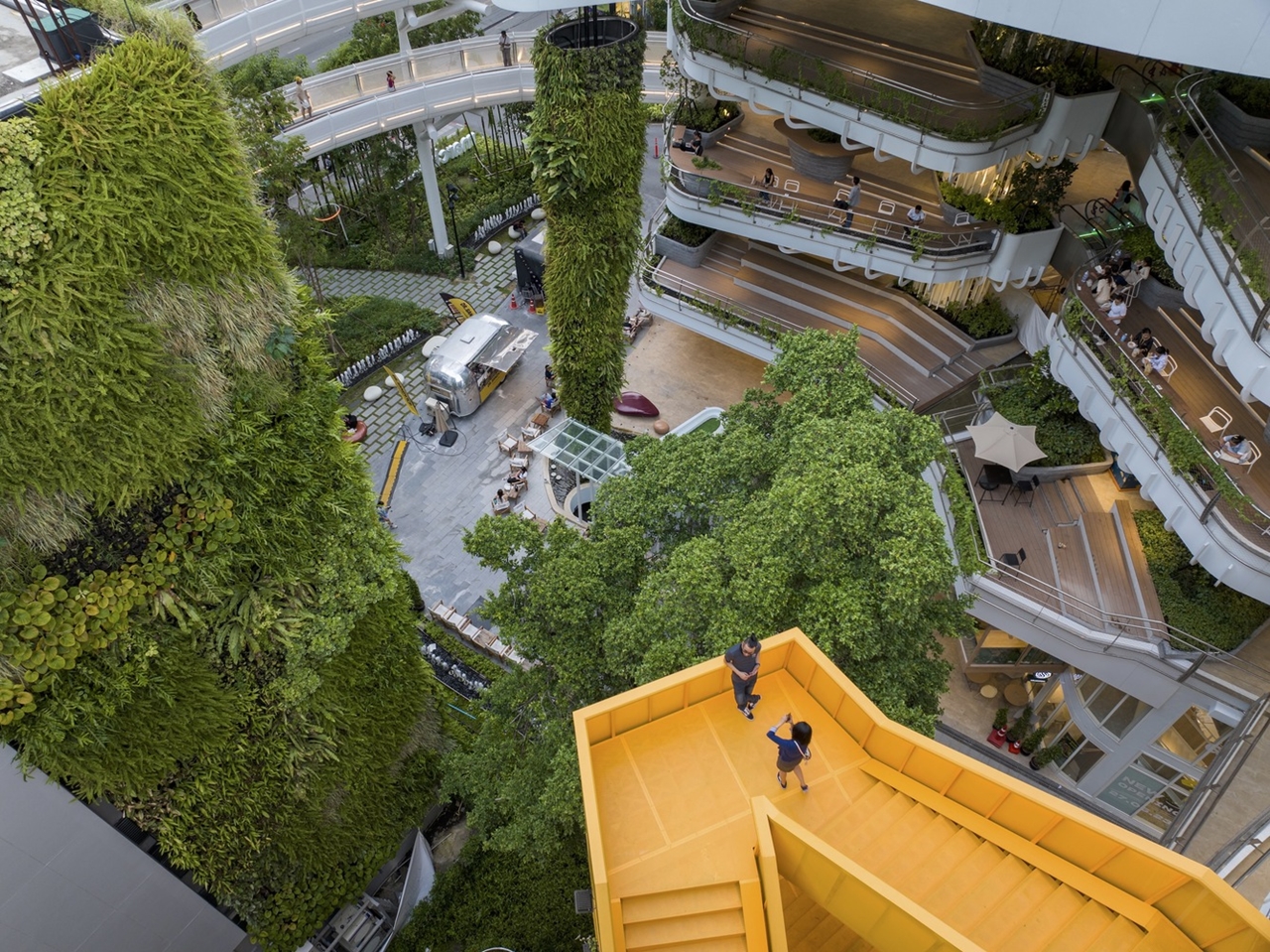 ทีเพลซ - มาร์เช่ ทองหล่อ (T PLACE - Marche' Thonglor) สำนักงานให้เช่าใจกลางทองหล่อ ซอยสุขุมวิท 55 กรุงเทพฯ ใกล้สถานีรถไฟฟ้า BTS ทองหล่อ 500 ม.
