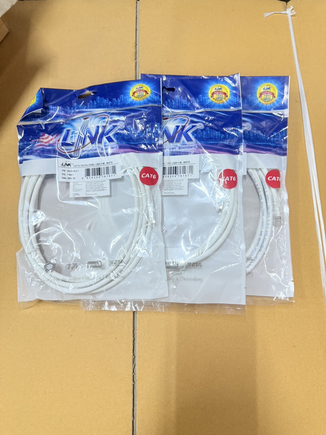 สายแลน Link CAT 6 PATCH CORD LSZH 3M. White (US-5103LZ-1) มี 3 เส้น