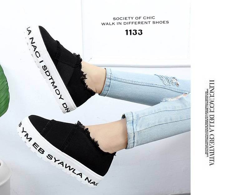 รองเท้าผ้าใบทรงslip onแต่งชาย (สีขาว)