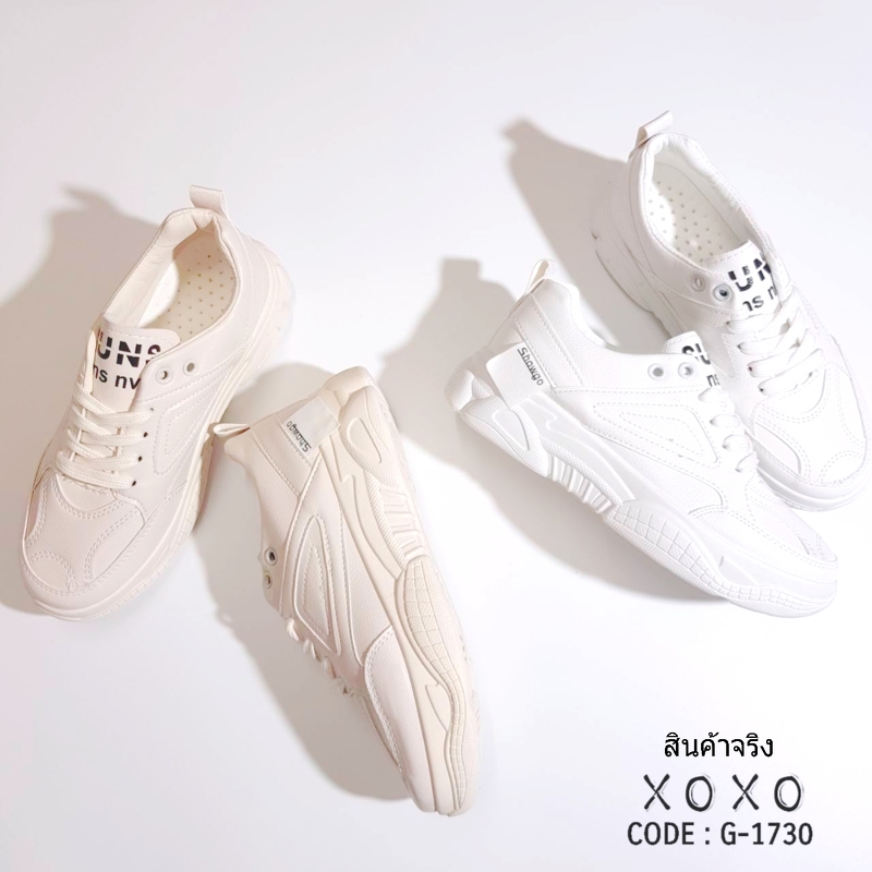 รองเท้าผ้าใบทรงสปอร์ตแต่งแถบป้าย (สีครีม)