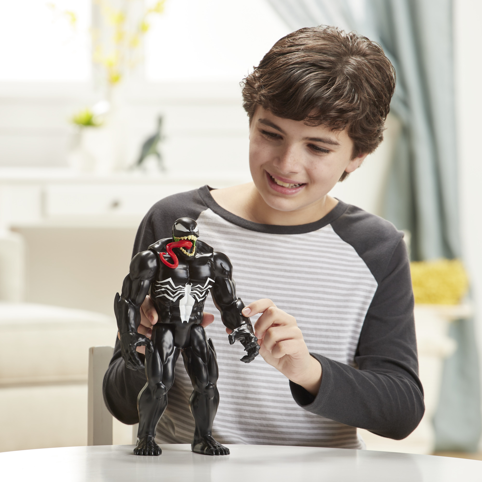 Hasbro Marvel Spider-Man Maximum Venom Titan Hero Venom Figure ฮาสโบร มาร์เวล สไปเดอร์แมน แม็กซิมั่ม เวน่อม หุ่นโมเดลฟิกเกอร์ เวน่อม ขนาด 14 นิ้ว ลิขสิทธิ์แท้