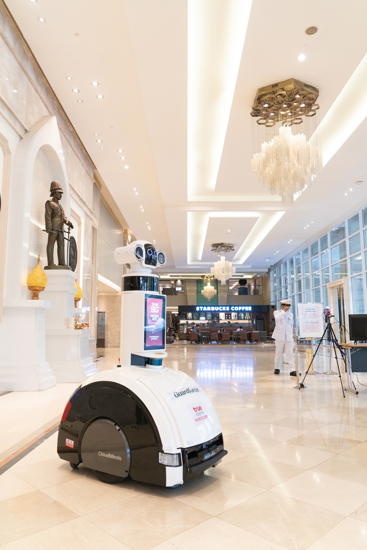 ATHENEE TOWER สำนักงานให้เช่าติดถนนวิทยุ ใกล้สถานีรถไฟฟ้า BTS เพลินจิต 350 เมตร