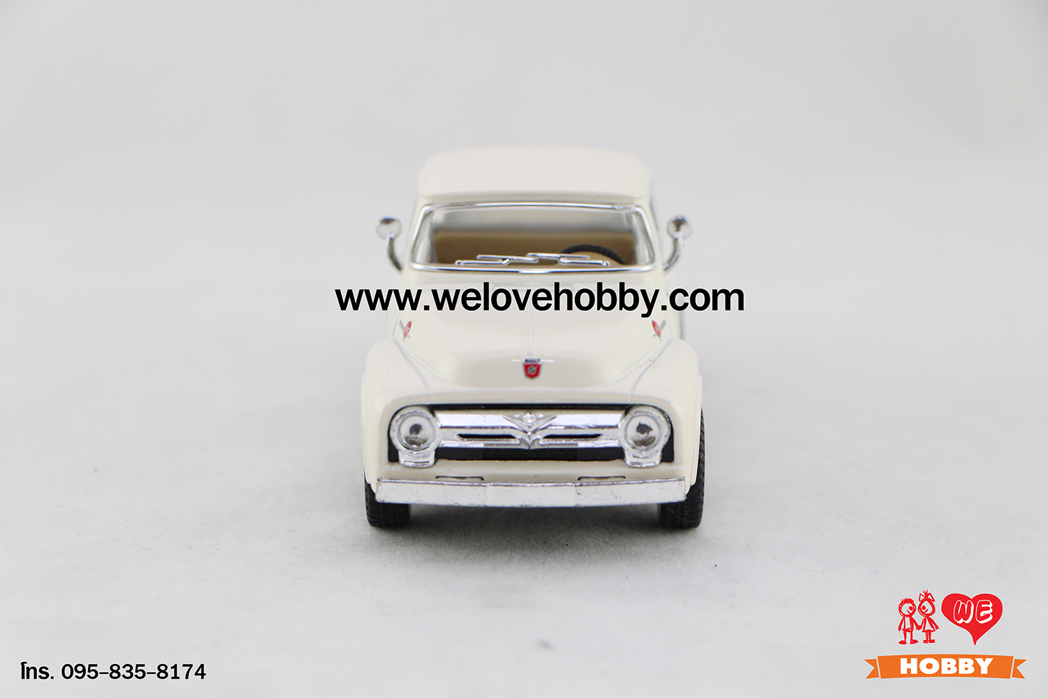 โมเดลรถกระบะคลาสสิค 1956 Ford F-100 Pickup สีครีม Scale 1:38