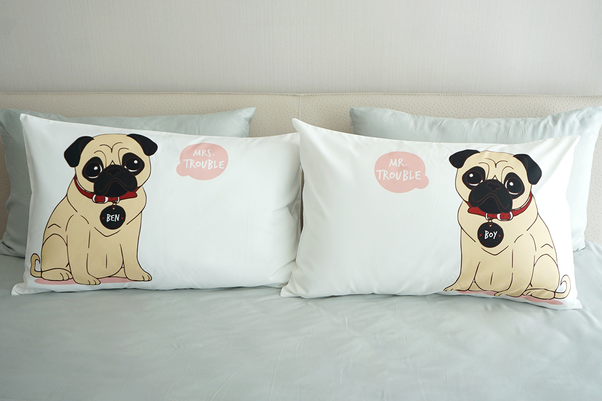 ปลอกหมอนหนุนคู่ สีขาว ลาย Pug