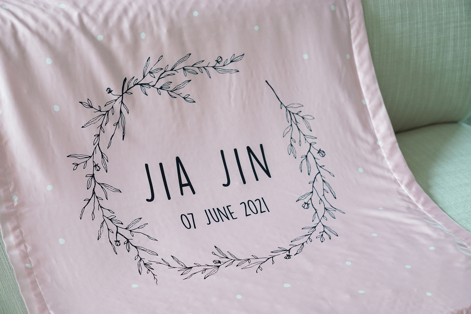 ผ้าห่มสั่งทำใส่ชื่อ Leaves Frame - Pink
