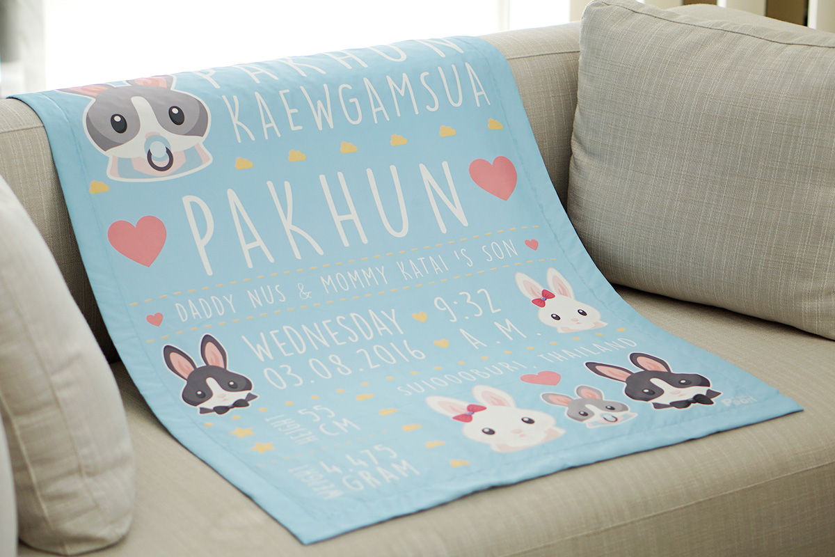 ผ้าห่มเด็ก ใส่ประวัติแรกเกิด ลายกระต่าย สีฟ้า / Rabbit Family - Blue