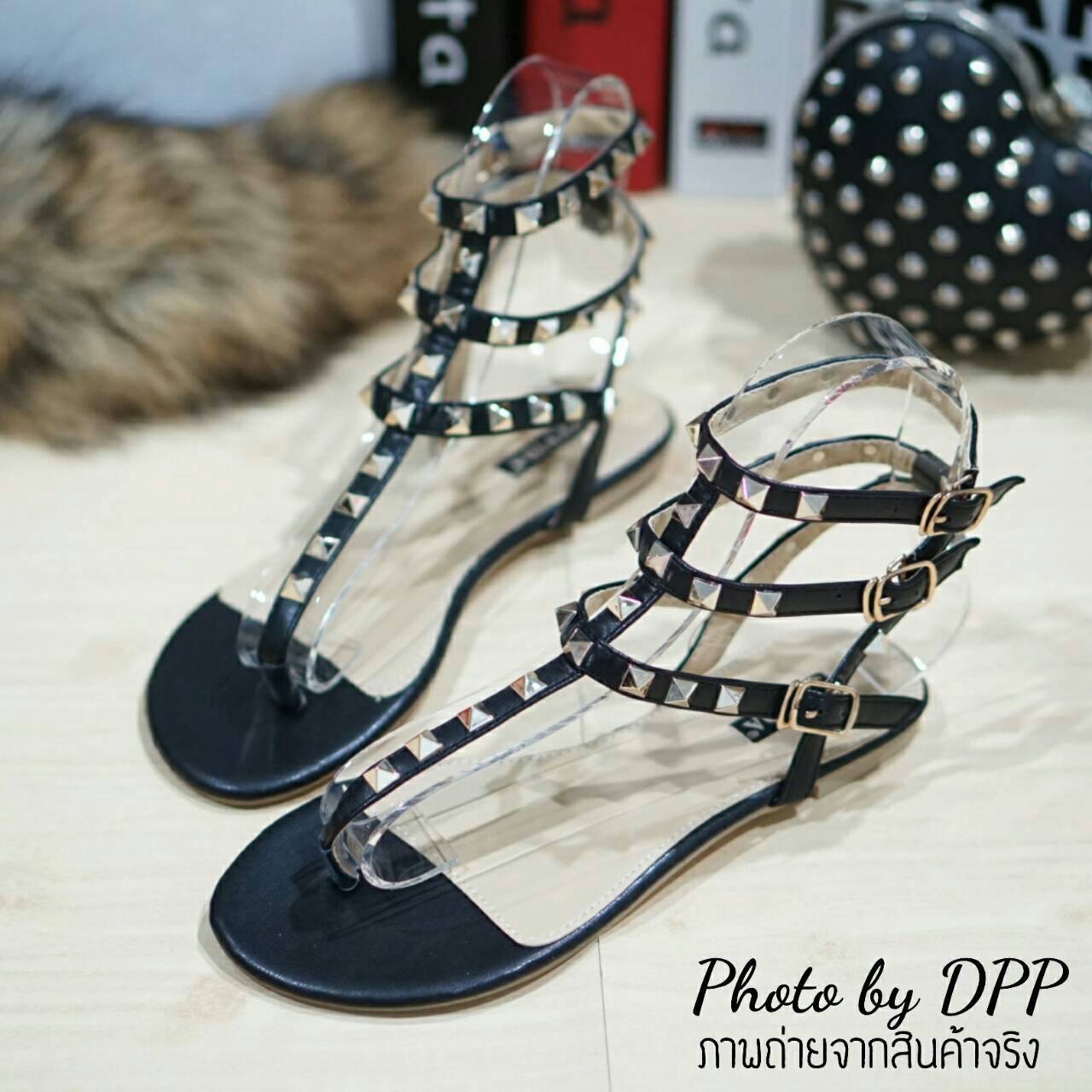 พร้อมส่ง : รองเท้า Valentino T-Strap Rockstud (สีดำ)