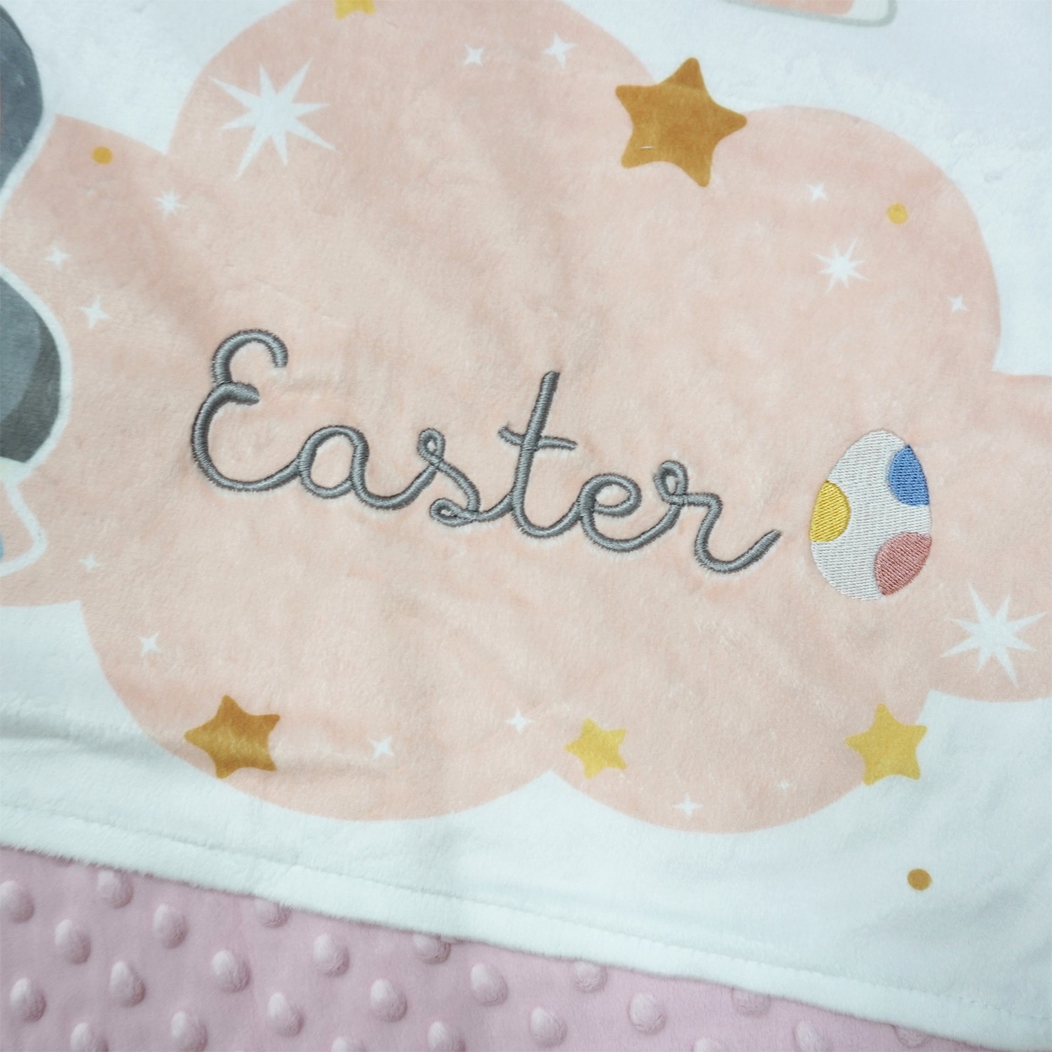 ผ้าห่ม Minky ลาย Rabbit 75x100cm แบบปักชื่อ ด้านหลังสีชมพู