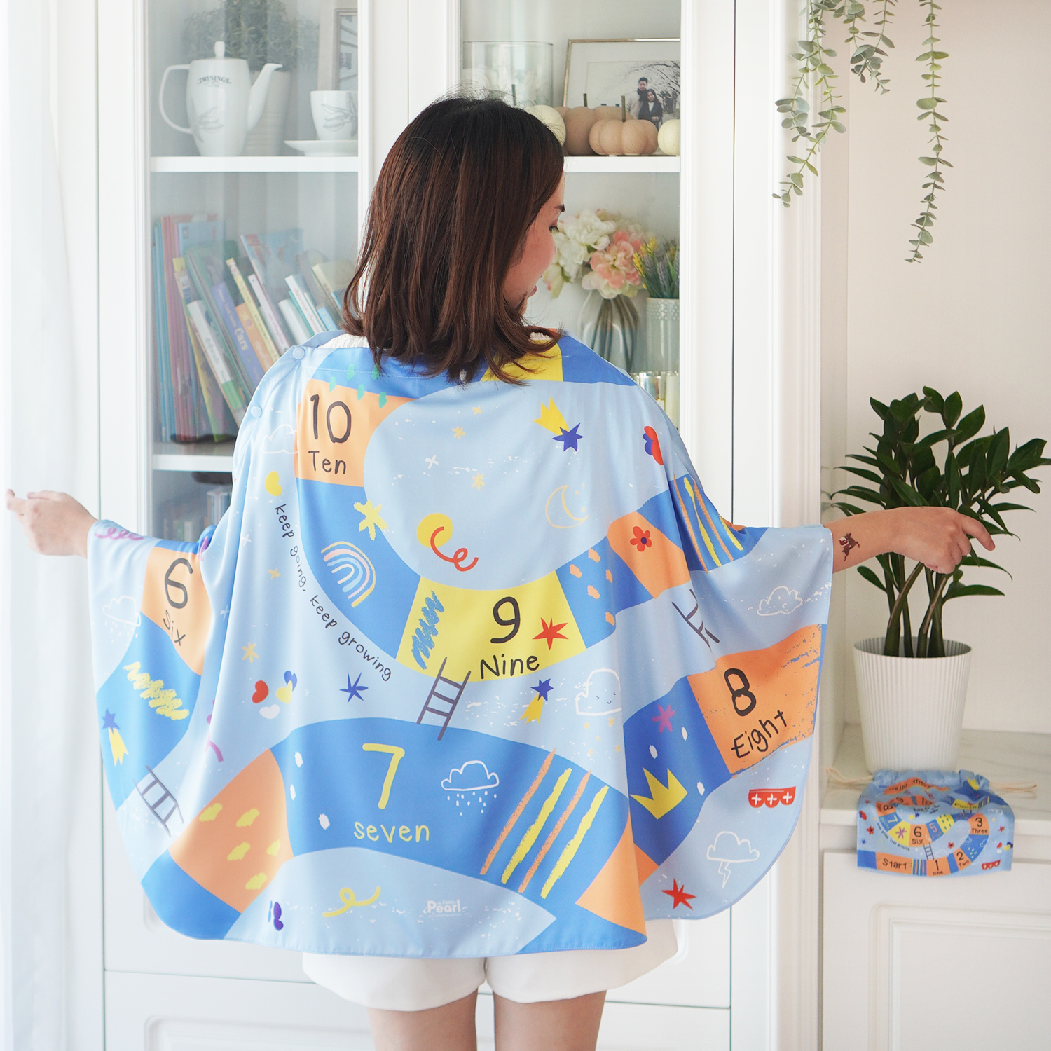 ผ้าคลุมให้นม 3in1 (รุ่นมีกระดุม ถอดโครงได้) แบบสั่งทำใส่ชื่อ ลาย Snake and Ladders - Blue