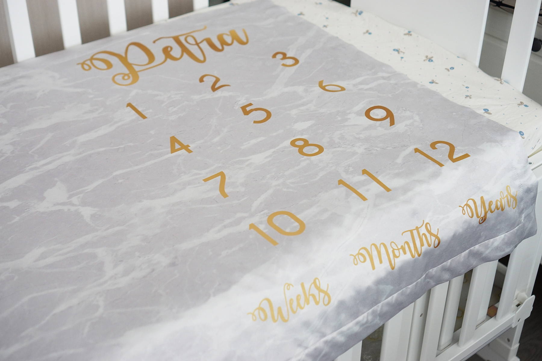 ผ้าห่ม Milestone ลาย Grey Marble - Gold