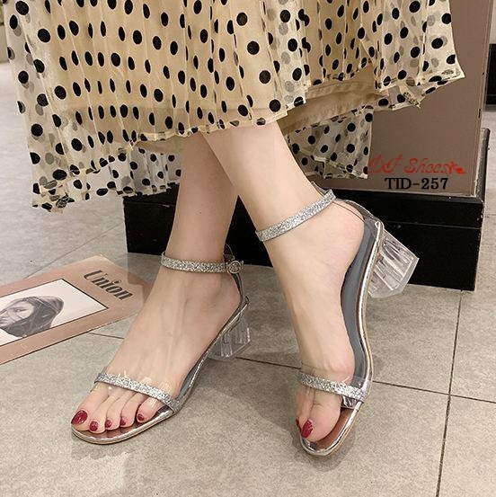 รองเท้าส้นเตี้ยรัดข้อส้นใส (สีเทา)