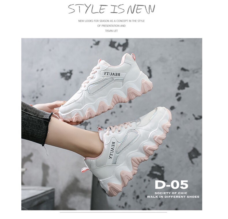 รองเท้าผ้าใบสปอร์ตแต่งลายส้น