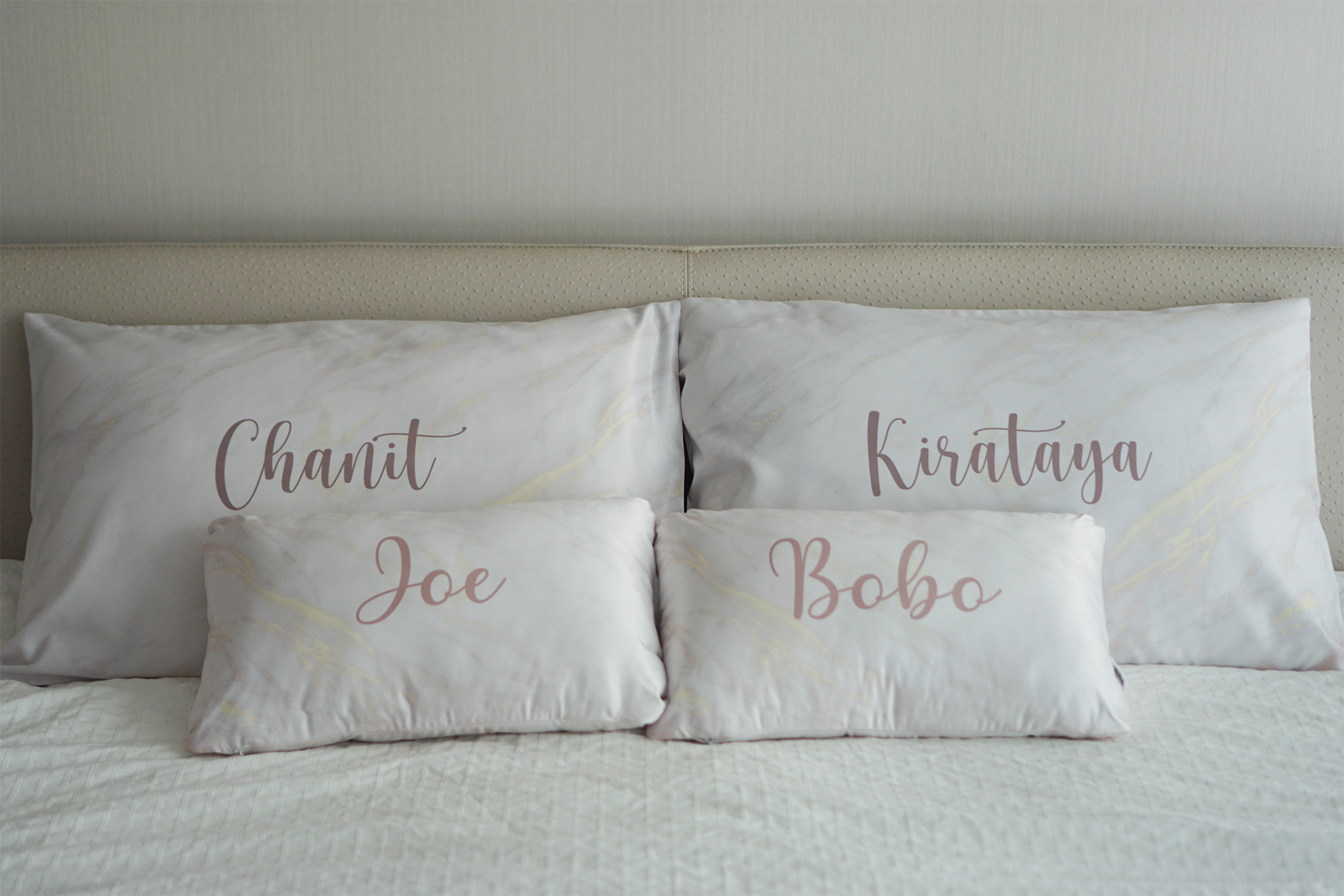 WD3 ชุดของขวัญแต่งงาน ปลอกหมอนคู่+หมอนอิง 2 ใบ ลาย Gold Marble - Font 29