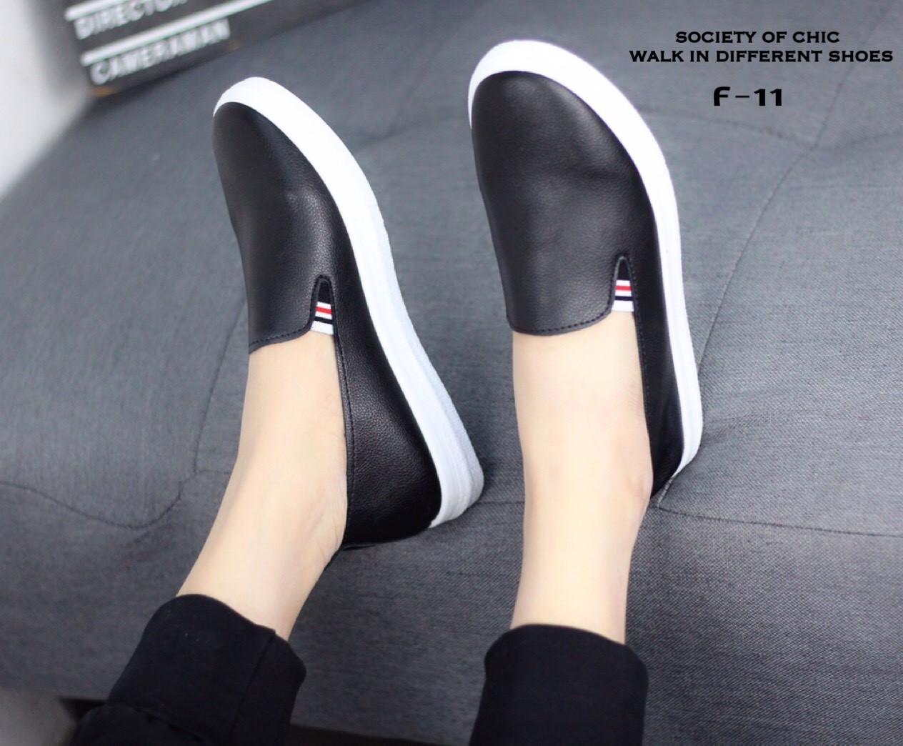 รองเท้าผ้าใบสวมแต่งแถบ (สีดำ)