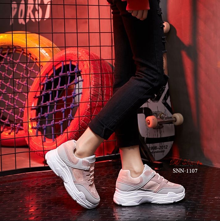 รองเท้าผ้าใบแฟชั่นทรงSportหนังกลับ (สีเทา)