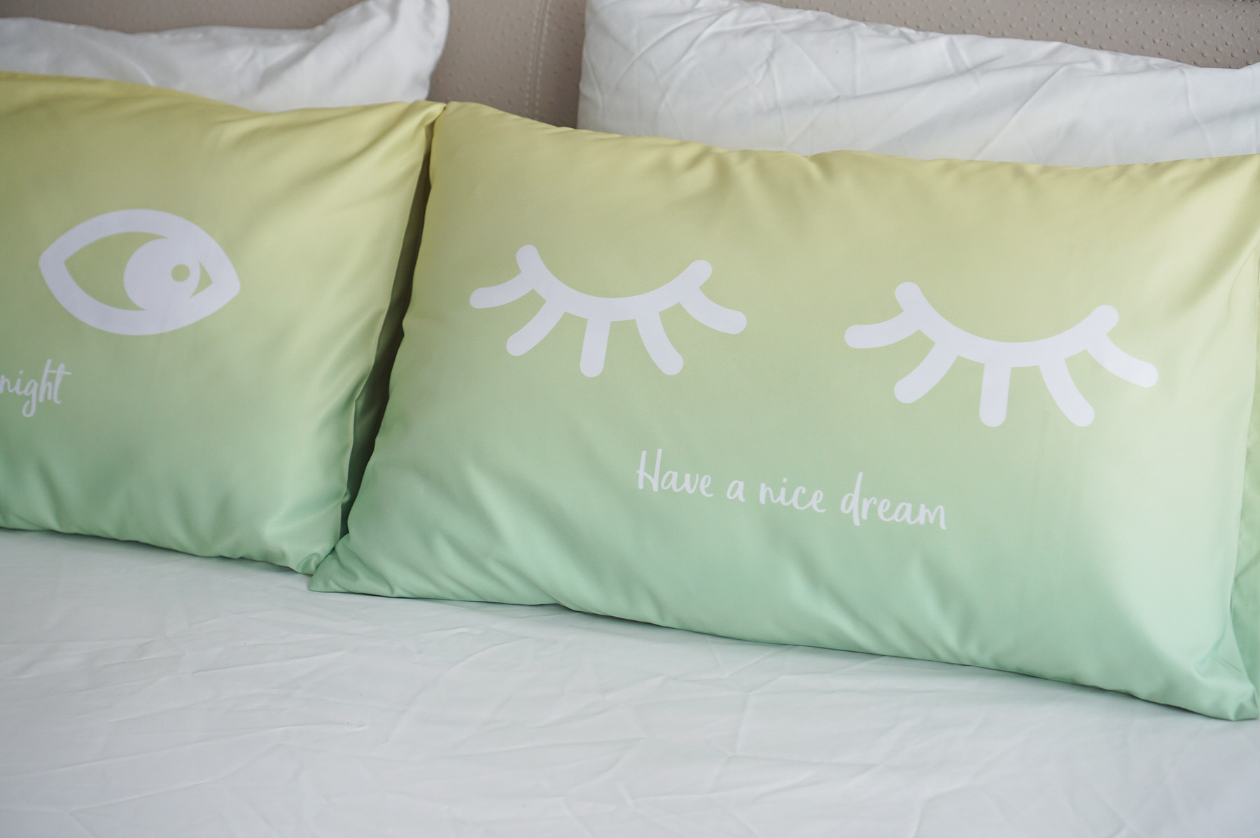 ปลอกหมอนหนุนคู่ พิมพ์ลายเต็มผืน Eyes - Yellow/Green
