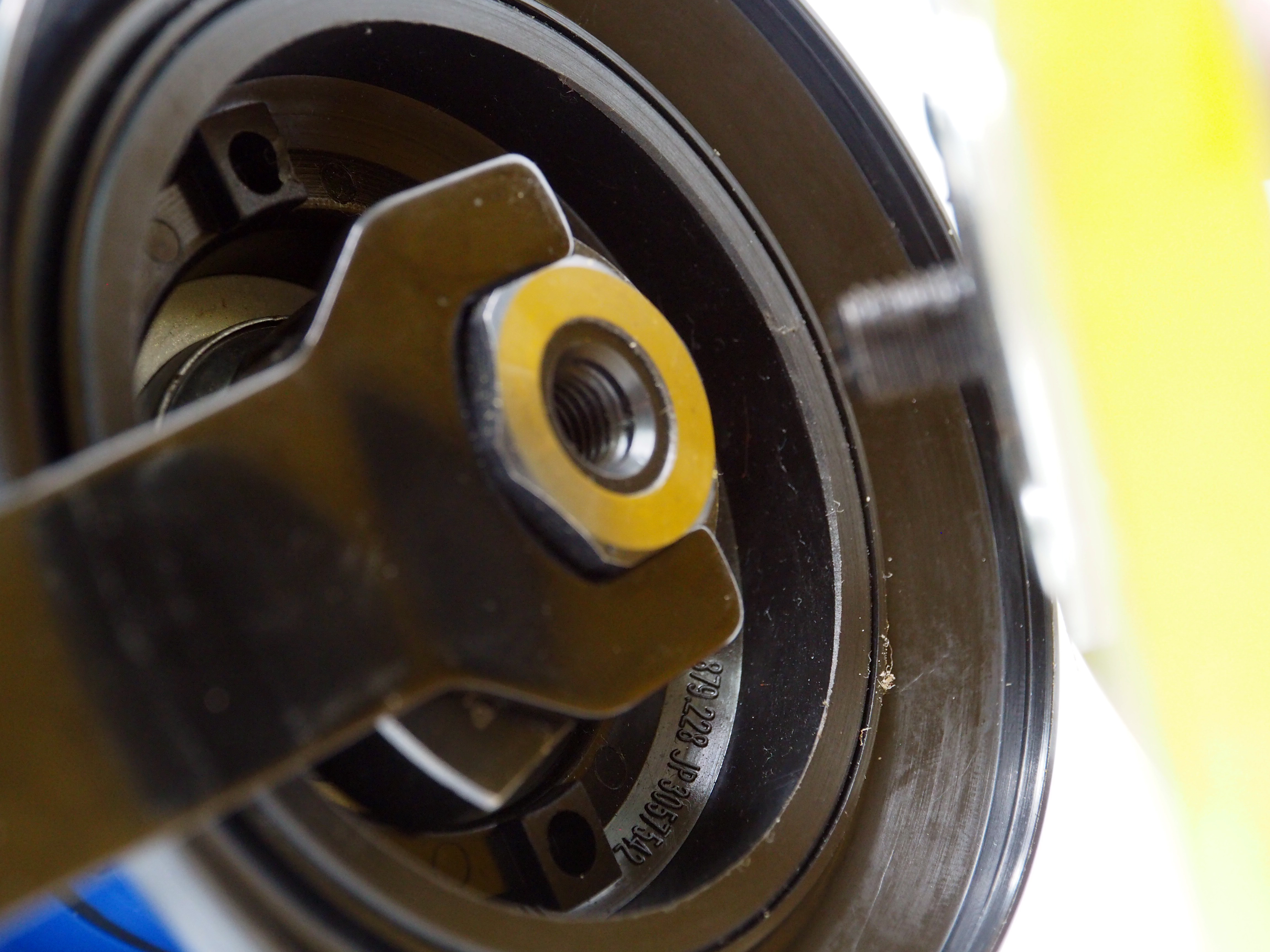 เครื่องขัดกระดาษทรายกลมระบบลมแบบดูดฝุ่น / G7T3-AE600