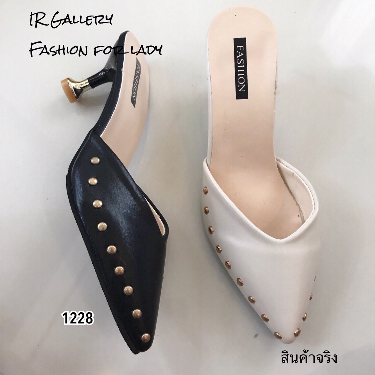 รองเท้าส้นเตี้ยเปิดส้นแต่งหมุด (สีครีม)