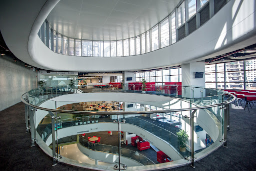 อาคารสำนักงาน ยูนิลีเวอร์ เฮ้าส์ สำนักงานให้เช่าใกล้รถไฟฟ้า MRT พระราม 9 และ ใกล้ห้างเซ็นทรัลพระราม 9 กรุงเทพฯ