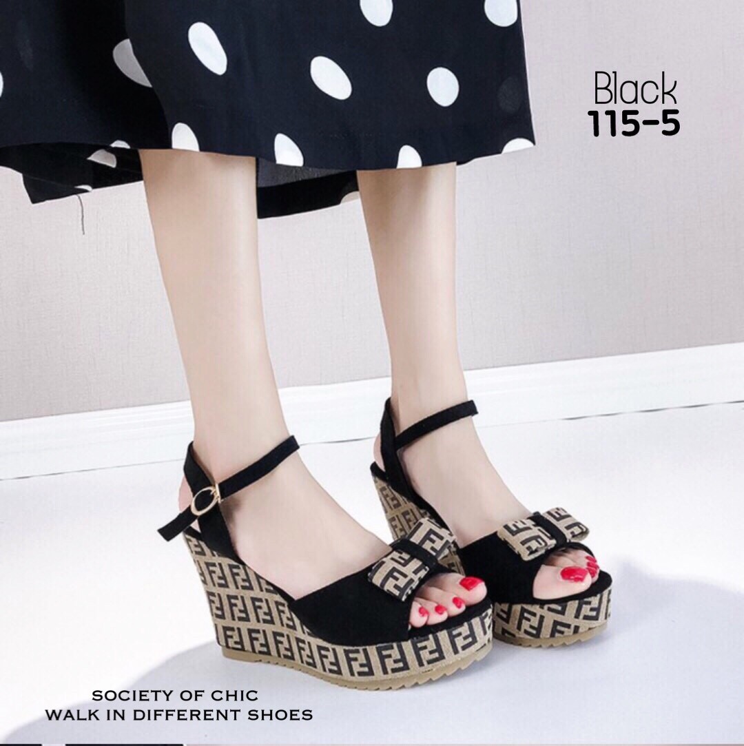 รองเท้าส้นเตารีด Style Fendi (สีครีม)