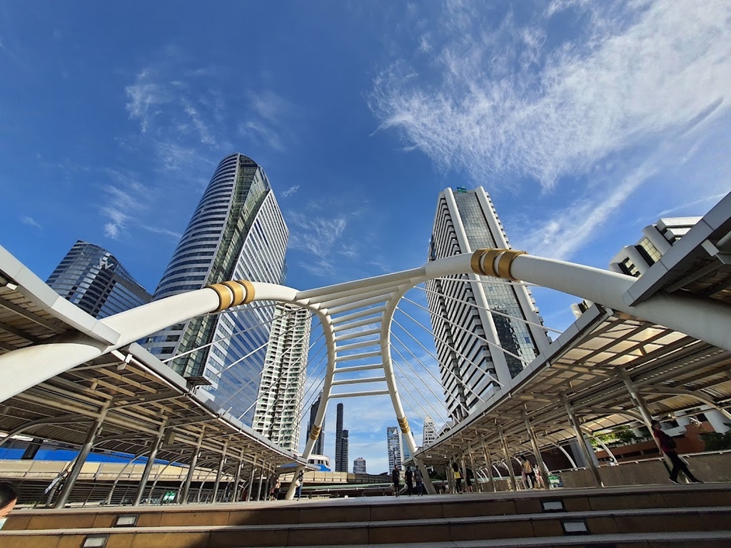 ขายโรงแรม 5 ดาว ขนาด 184 ห้อง ย่านธุรกิจ ถนนสาทรเหนือ กรุงเทพฯ ใกล้สวนลุมพีนี เพียง 2 กม.