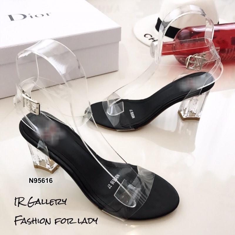 รองเท้าส้นแก้วใสรัดข้อ (สีดำ)