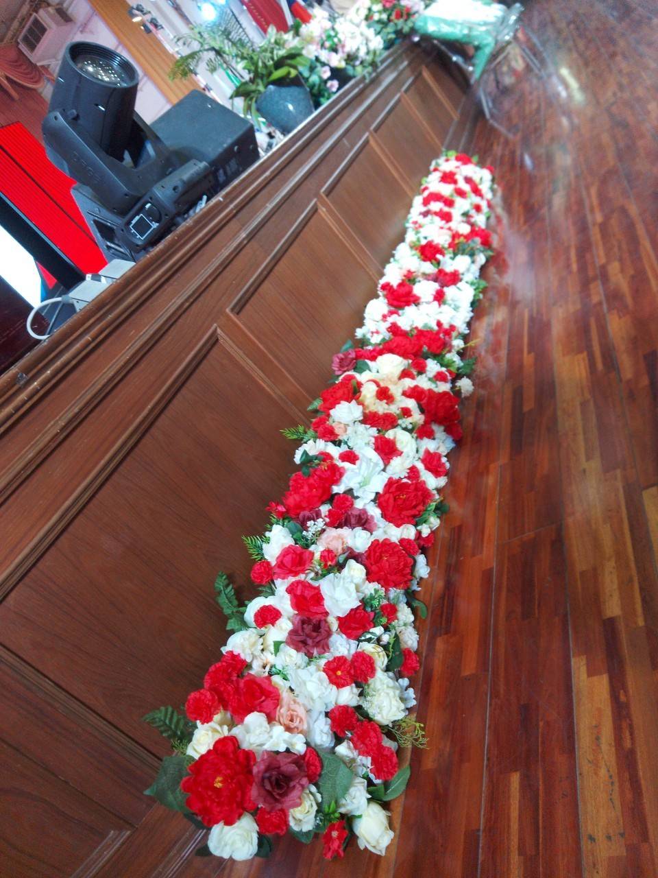 ดอกไม้ปลอมขอบเวที ST104 โทนขาวแดง