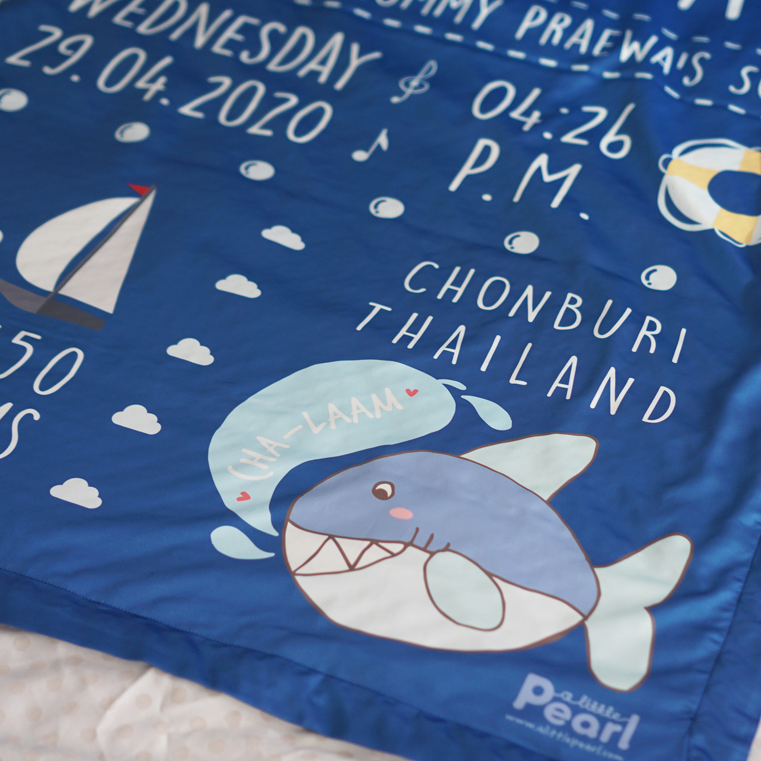 ผ้าห่ม ใส่ประวัติแรกเกิด ลายฉลาม Shark - Dark Blue