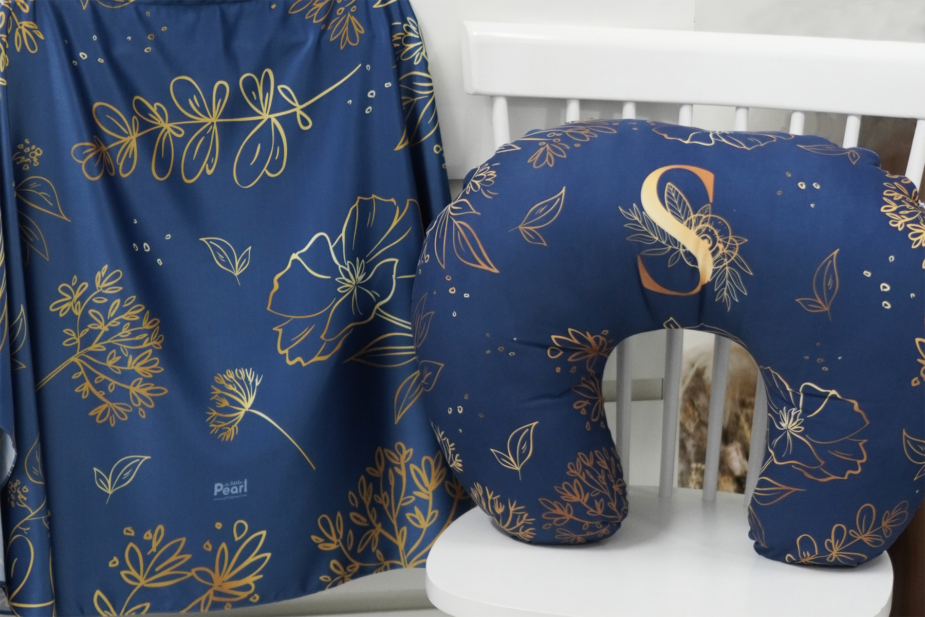 ชุดของขวัญเด็กแรกเกิด NP2 ผ้าคลุมให้นม + หมอนรองให้นม ลาย Botanical - Navy