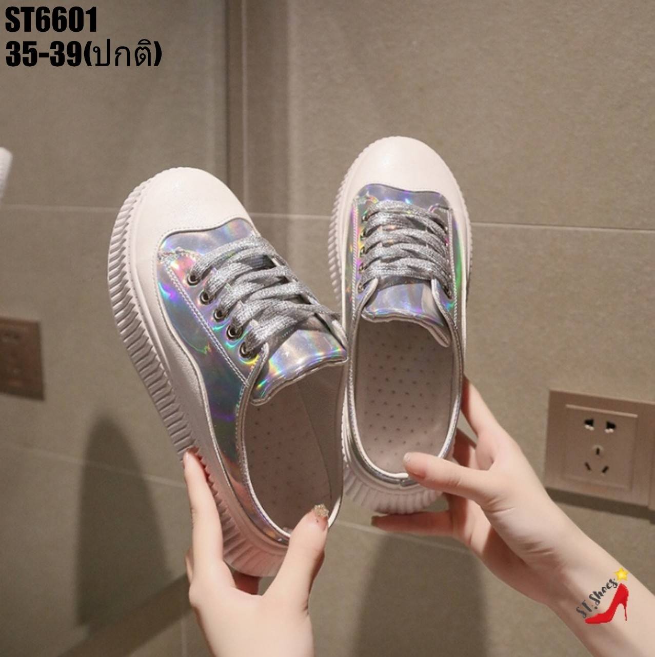 รองเท้าผ้าใบเปิดส้นแต่งหนังเมทัลลิค (สีเงิน)