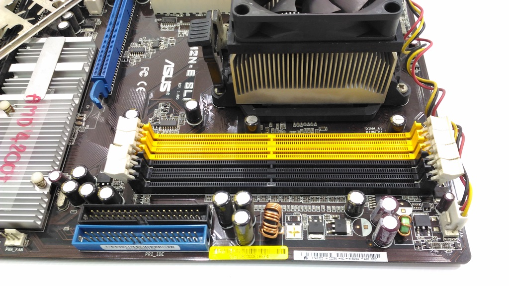ASUS M2N-E SLI + AMD Athlon 64x2 4200+