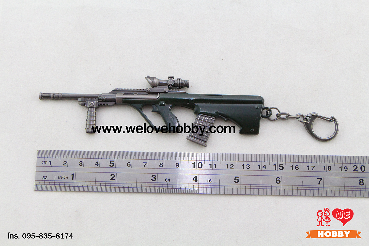 พวงกุญแจ PUBG (PLAYERUNKNOWN'S BATTLEGROUNDS) : ปืนกล AUG A3 Assault Rifle (Steyr AUG) สีเขียว ติดลำกล้อง ใส่กริป เก็บเสียง