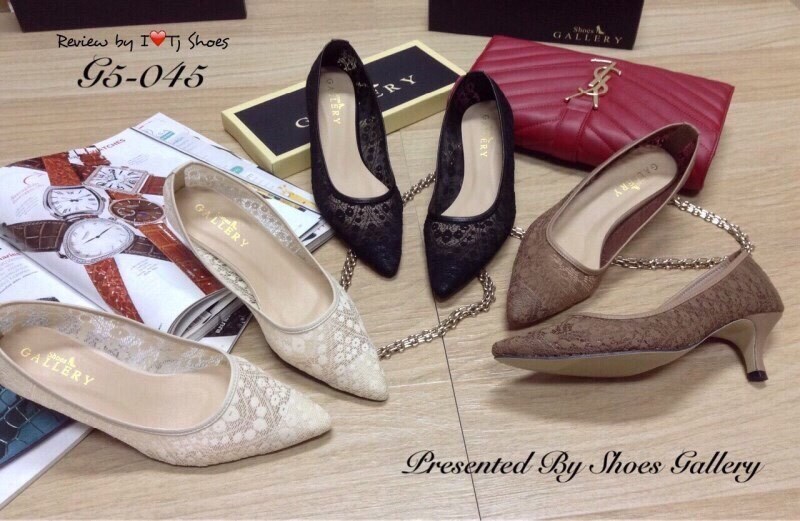 พร้อมส่ง : รองเท้าคัชชูลวดลายเก๋ๆ (สีดำ)