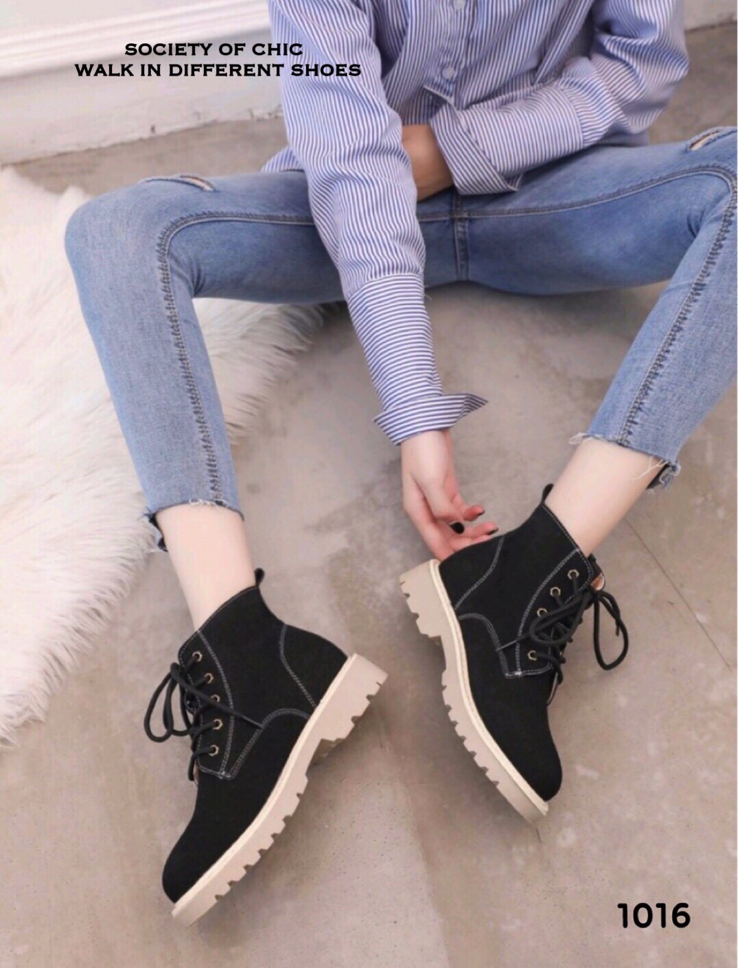 รองเท้าผ้าใบหุ้มข้อแต่งแถบผ้า (สีครีม)