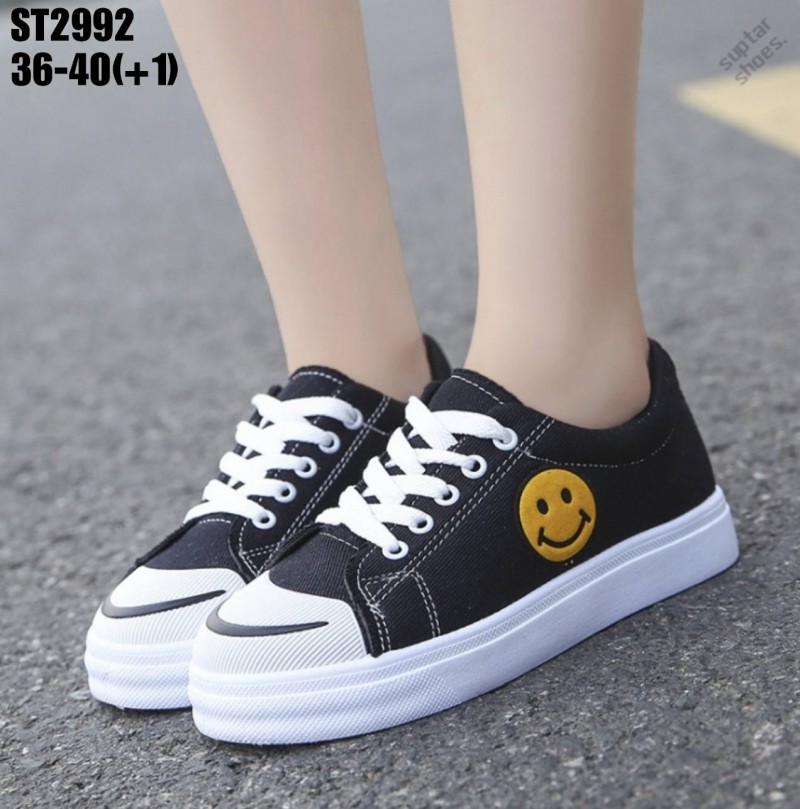 รองเท้าผ้าใบแฟชั่นแต่งหน้ายิ้ม (สีดำ)