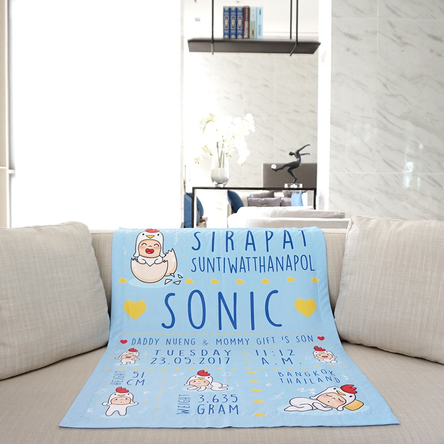 ผ้าห่มเด็ก ใส่ประวัติแรกเกิด ลายกุ๊กไก่ สีฟ้า / Kook Kai - Blue