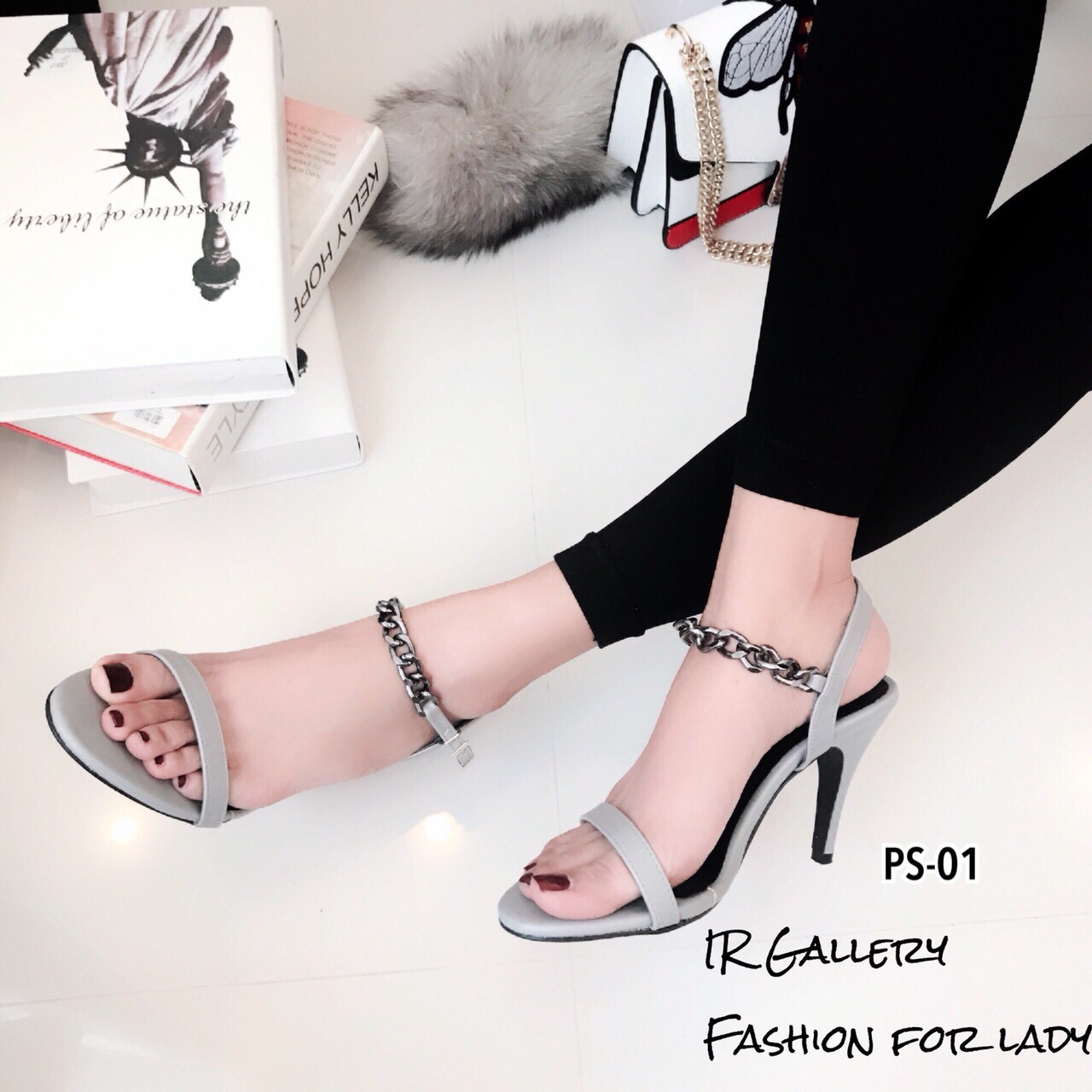 รองเท้าส้นสูงรัดข้อ Style Givenchy (สีเทา)