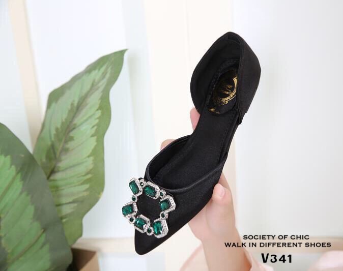 รองเท้าส้นแบนแต่งเพชรเว้าข้าง (สีเทา)